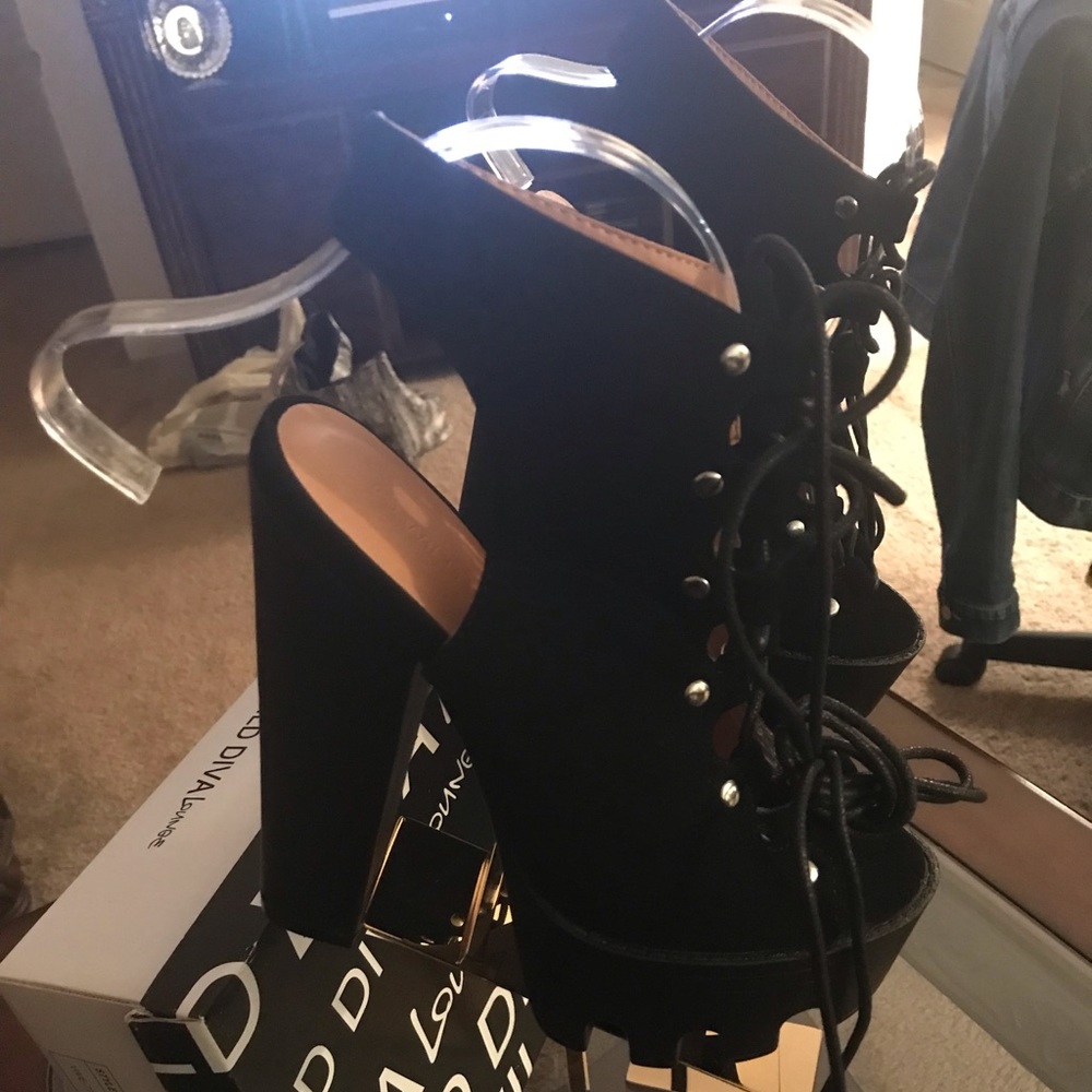 Wild Diva Vianca Lace Up Lug Sole Booties